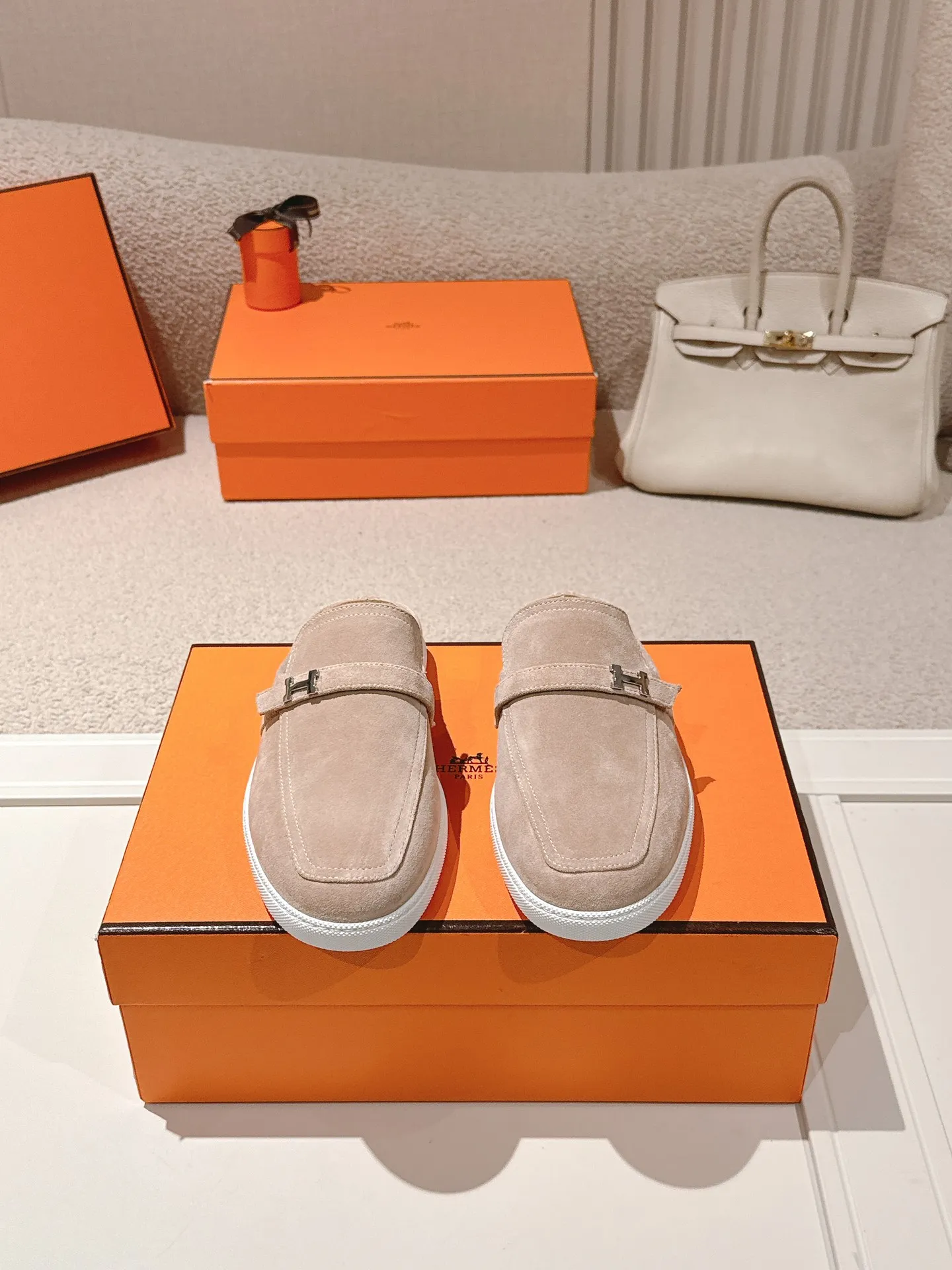 Men's men's shoes 💰560💰 Hermes 25ss new autumn and winter loafers, British retro design, classic and durable! Original reverse mold last, the ultimate 1:1 shape. Fabric: Cow suede/calfskin Lining: Imported sheepskin lining Outsole: Open-molded rubber sole Size: 35-45